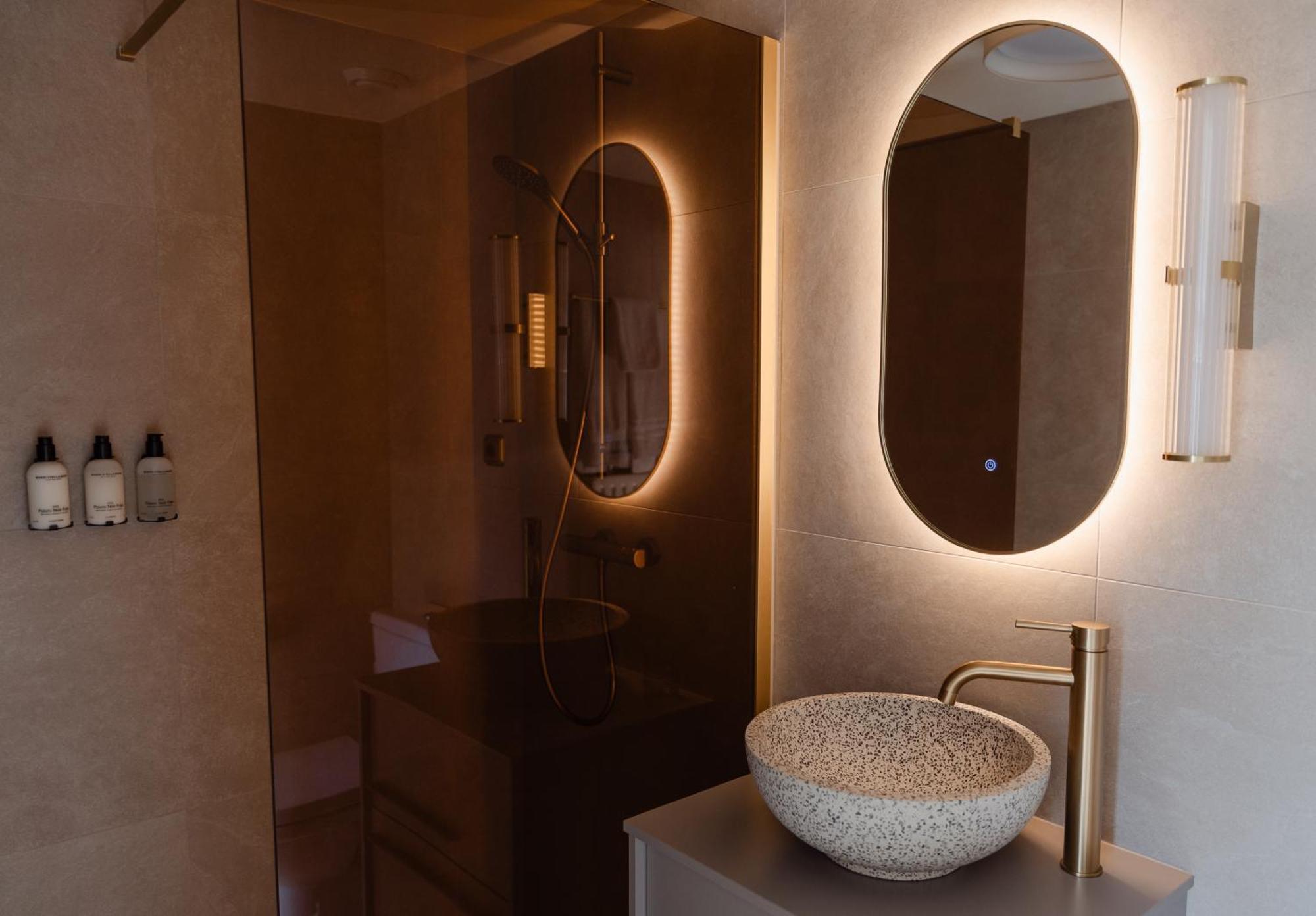 Le Virage Bistro En Hotel Maastricht Bagian luar foto